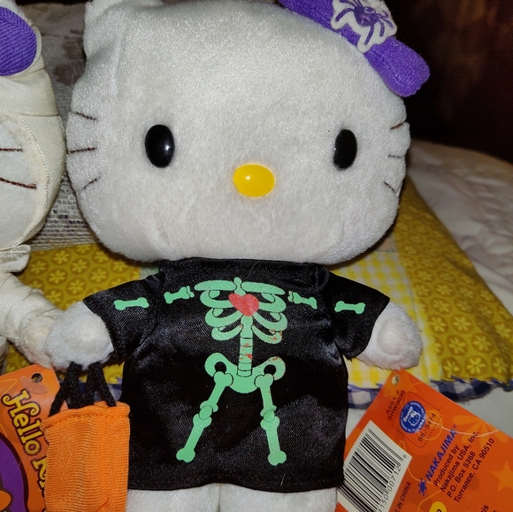 Vintage lot of Halloween themed Hello Kitty plushies - Picture 3 of 5